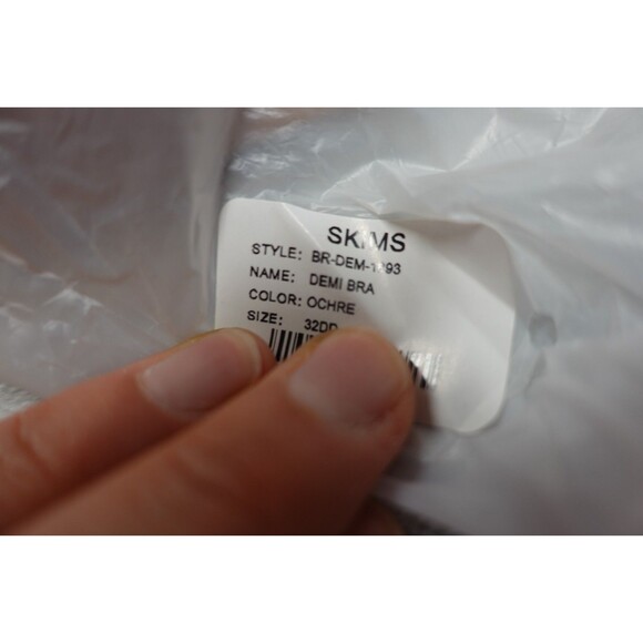 SKIMS 32DD Weightless Demi Bra BR-DEM-1893 NWT - Picture 3 of 7